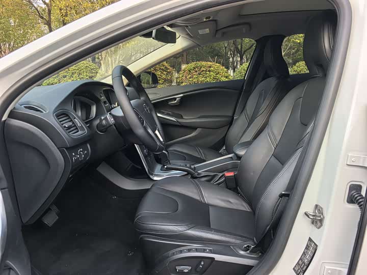 Volvo V40 2017 T 4 — фото 10