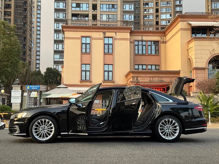 Audi A8 2022 A 8 L 50 TFSI quattro Comfort — фото 17