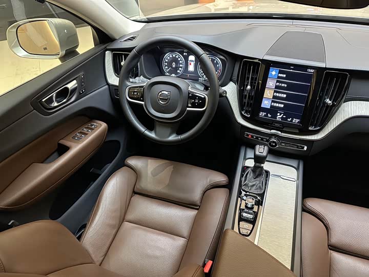 Volvo XC60 2020 T 5 4 WD — фото 11