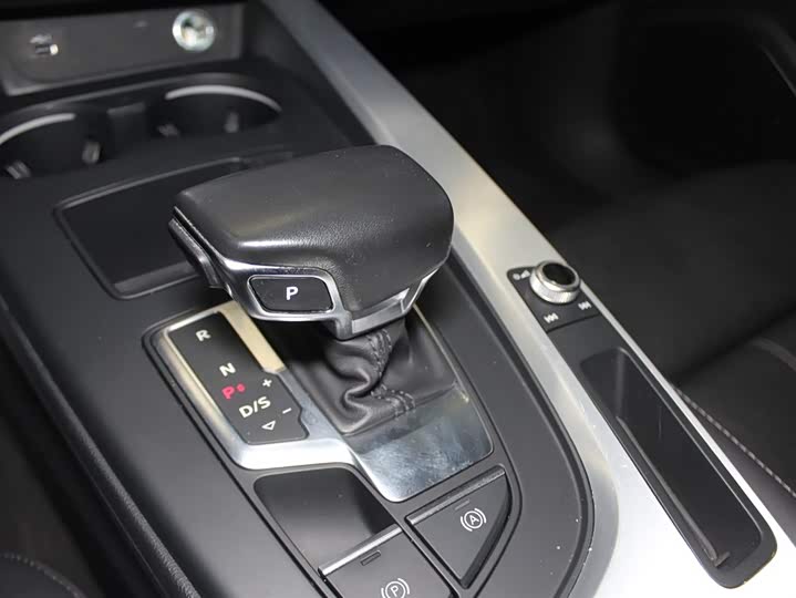 Audi A4L 2024 40 TFSI — фото 12