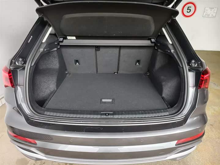 Audi Q3 2023 35 TFSI (1.5 T) — фото 13