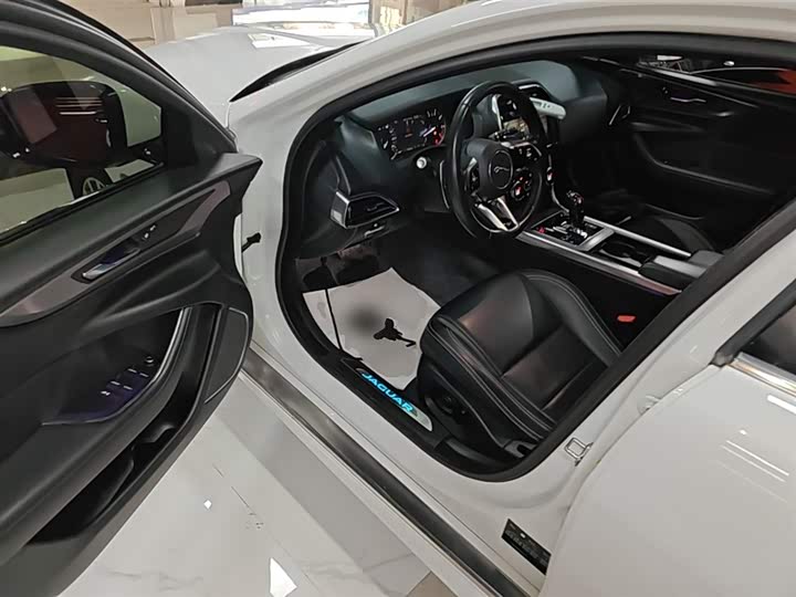 Jaguar XEL 2020 2.0 T 200 PS R-DYNAMIC — фото 16