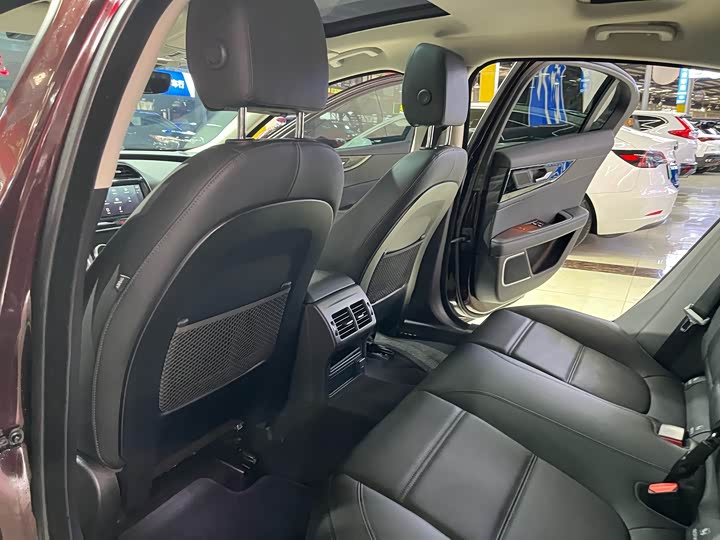 Jaguar XEL 2021 2.0 T 250 PS S — фото 11