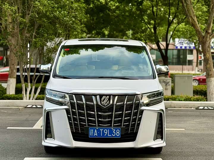 Toyota Alphard — фото 2