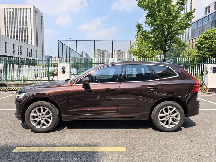Volvo XC60 2018 T 5 4 WD — фото 2