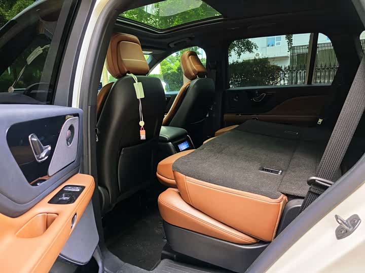 Lincoln Aviator — фото 14