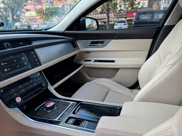 Jaguar XFL 2017 XFL 2.0 T 240 PS — фото 10