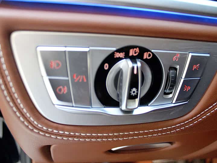 BMW 7-Series 2018 750 Li x Drive M — фото 12