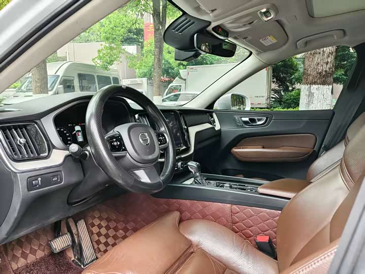 Volvo XC60 2020 T 5 4 WD — фото 4