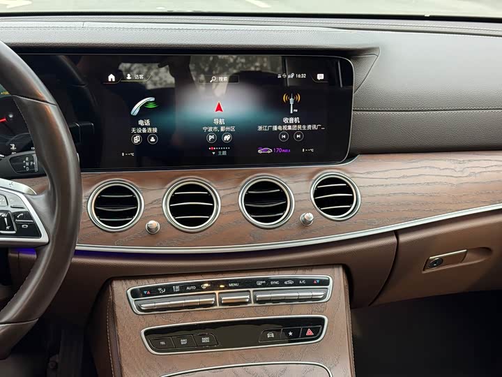 Mercedes-Benz E-Class E 260 L — фото 12