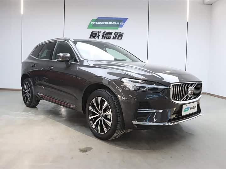 Volvo XC60 2025 B 5 4 WD — фото 3