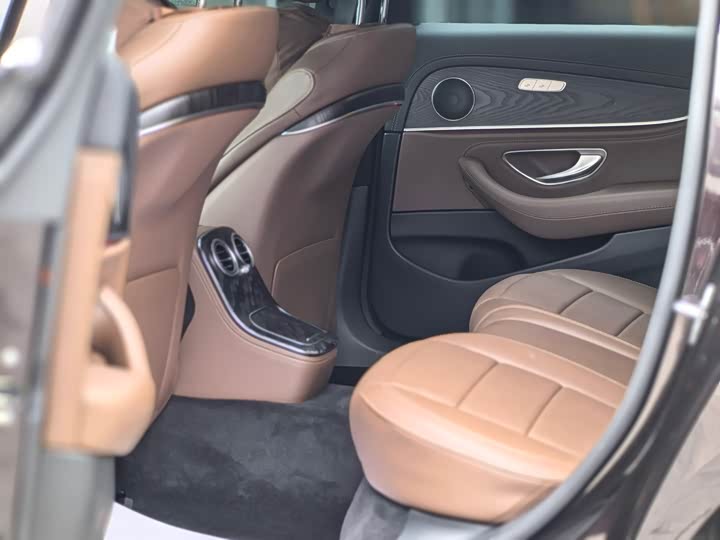 Mercedes-Benz E-Class 2022 E 300 L — фото 5