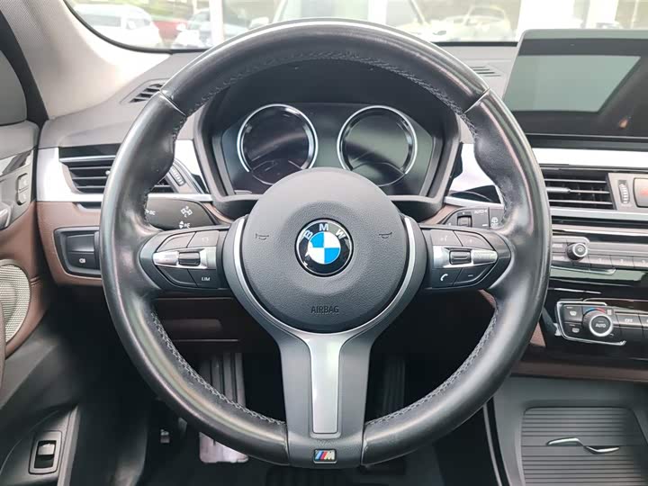 BMW X1 2022 s Drive 25 Li Leading — фото 10