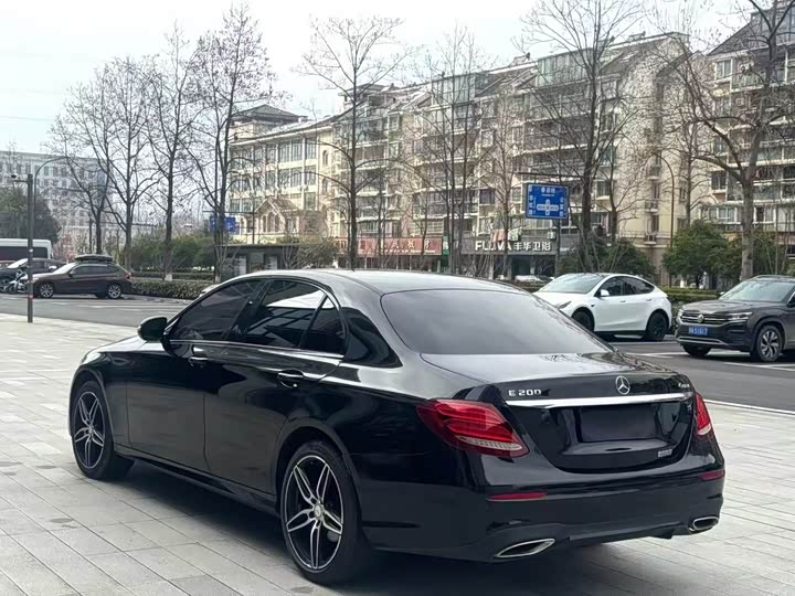 Mercedes-Benz E-Class E 200 спорт — фото 9