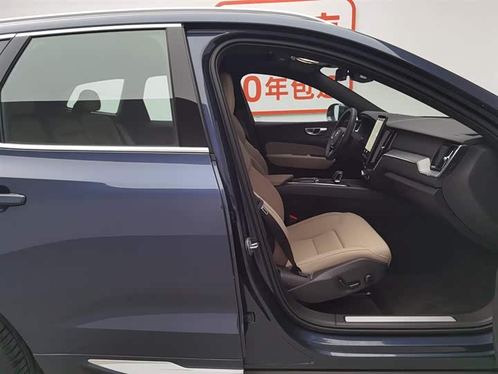 Volvo XC60 2026 B 5 4 WD — фото 23