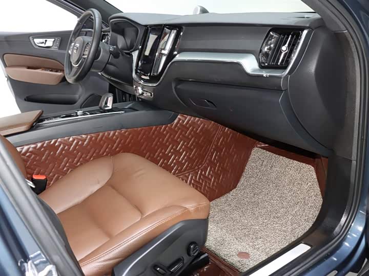 Volvo XC60 2022 B 5 4 WD — фото 8