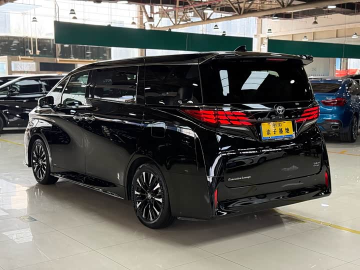 Toyota Alphard — фото 25