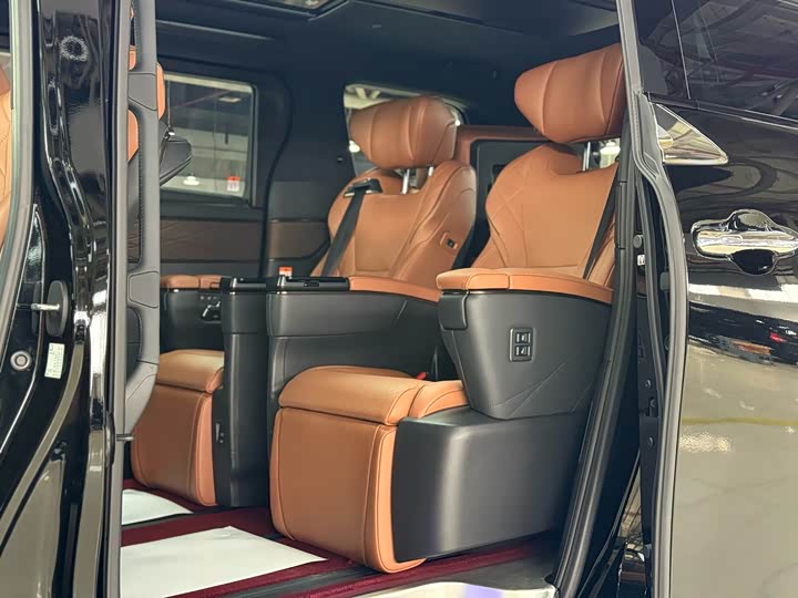 Toyota Alphard — фото 12