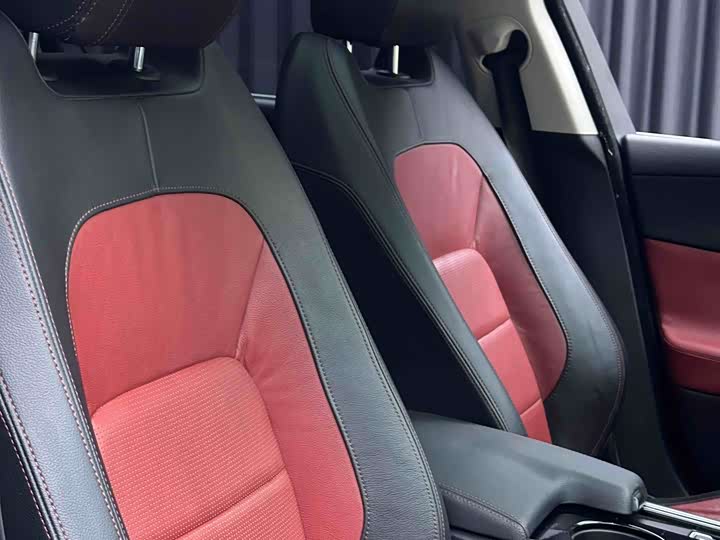 Jaguar XE 2015 2.0 T 200 PS R-Sport — фото 14