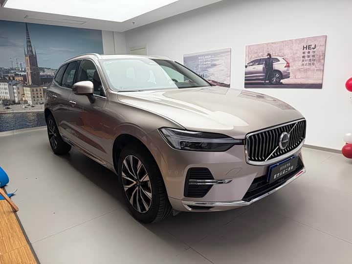 Volvo XC60 2025 B 5 4 WD — фото 3
