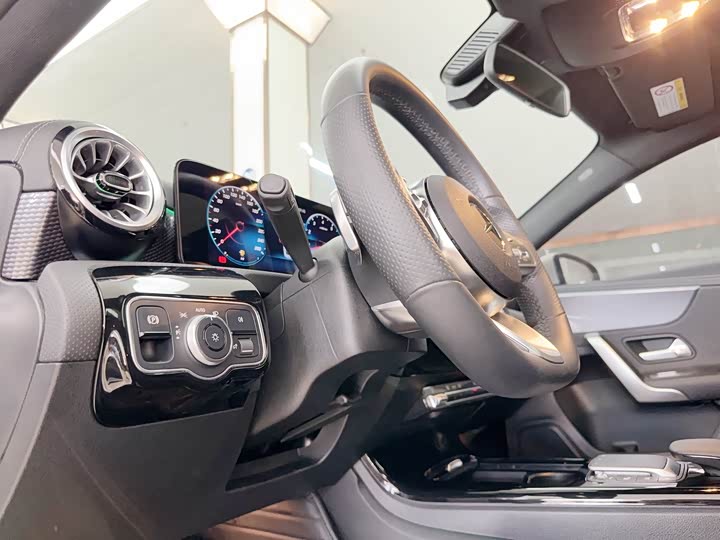 Mercedes-Benz A-Class 2022 A 200 L — фото 8
