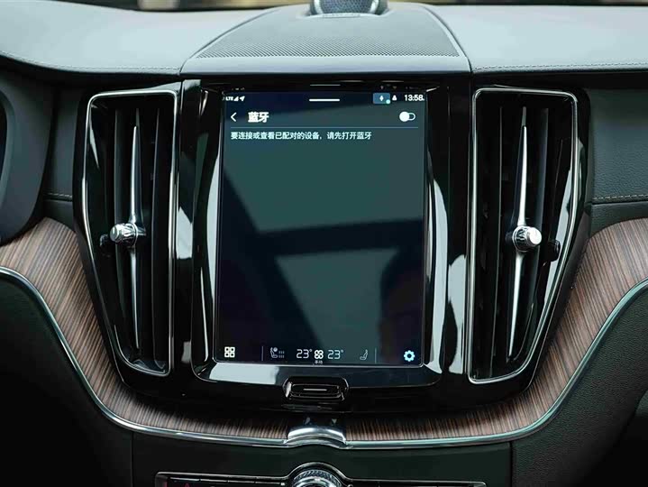 Volvo XC60 2023 B 5 4 WD — фото 19
