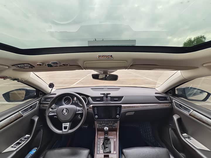 Skoda Superb — фото 8