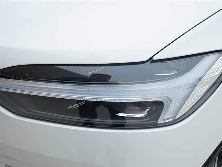 Volvo XC60 2025 B 5 4 WD — фото 14