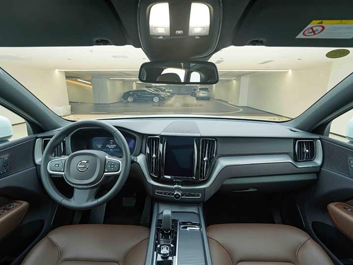 Volvo XC60 2025 B 5 4 WD — фото 20