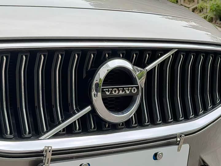 Volvo S60 2022 B 4 — фото 18