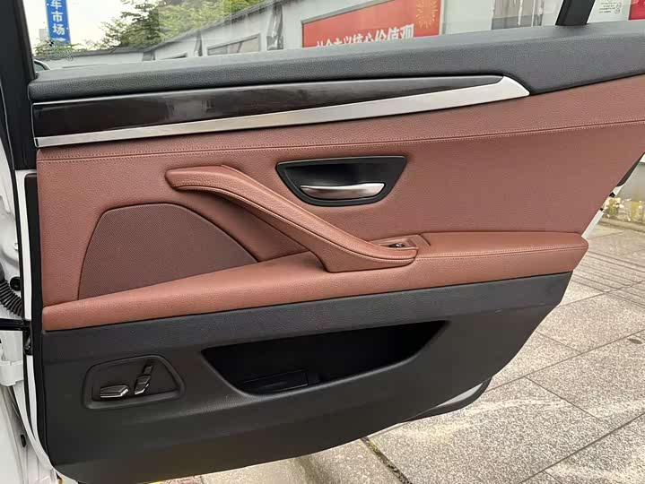 BMW 5-Series 2014 528 Li x Drive Leading — фото 14