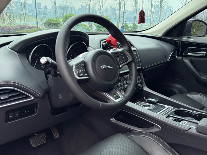 Jaguar F-PACE 2016 3.0 SC 4 WDR-Sport — фото 31