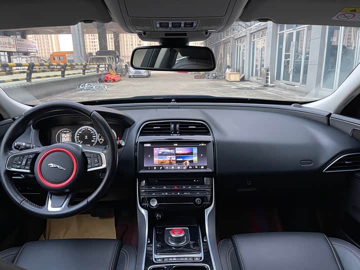 Jaguar XEL 2018 2.0 T 200 PS — фото 5