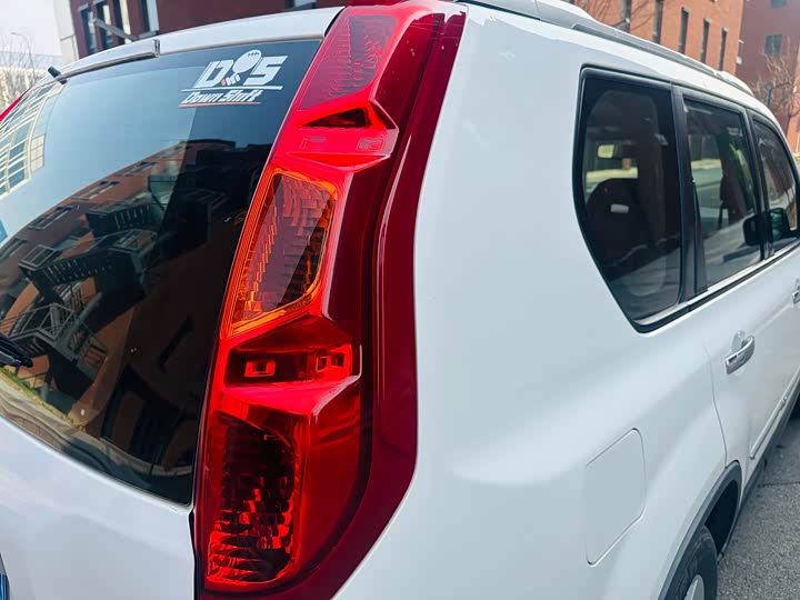Dongfeng MX6 2016 2.0 L CVT 2 WD — фото 21