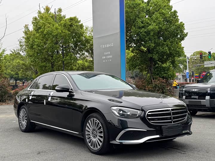 Mercedes-Benz E-Class 2023 E 300 L Luxury — фото 3