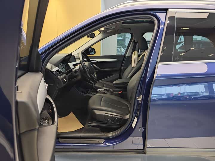 BMW X1 2019 s Drive 20 Li Leading — фото 13