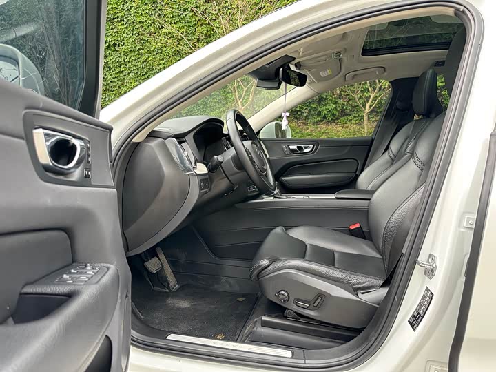 Volvo XC60 2020 T 5 4 WD — фото 9