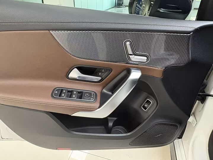 Mercedes-Benz A-Class 2019 A 200 L — фото 11