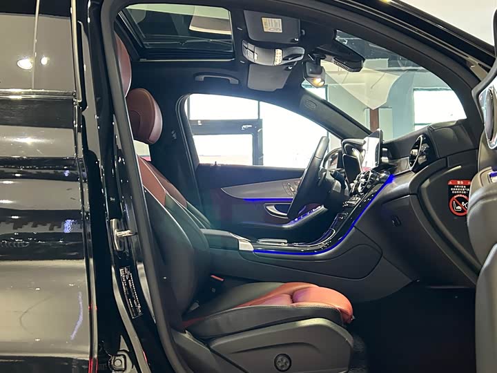 Mercedes-Benz GLC 2023 GLC 260 4 MATIC SUV — фото 24