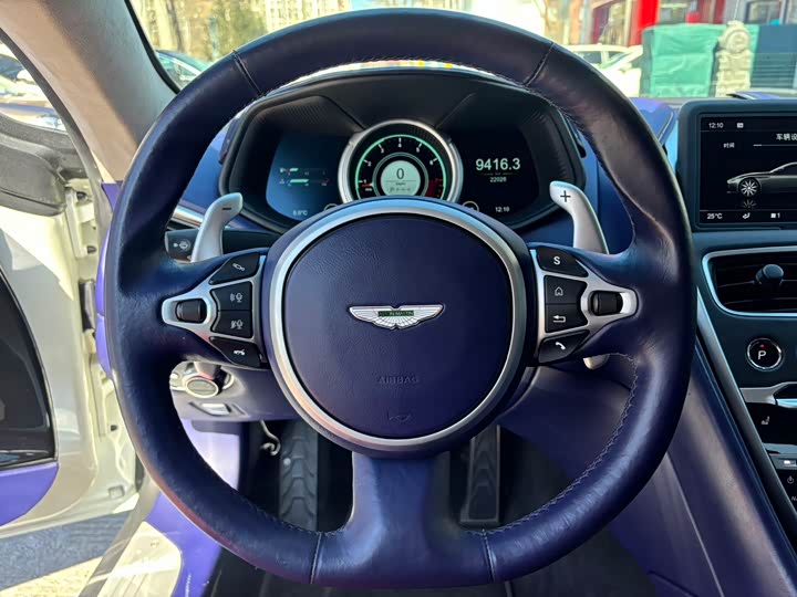 Aston Martin DB11 2019 4.0 T V 8 Coupe — фото 11