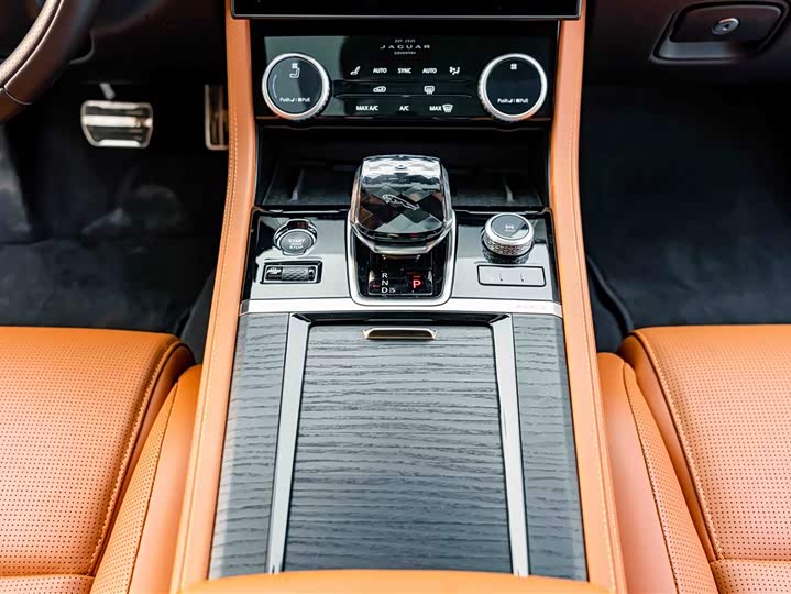 Jaguar XFL 2024 2.0 T P 300 4 WD — фото 11
