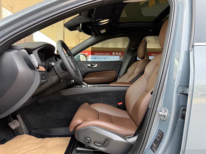 Volvo XC60 2023 B 5 4 WD — фото 10