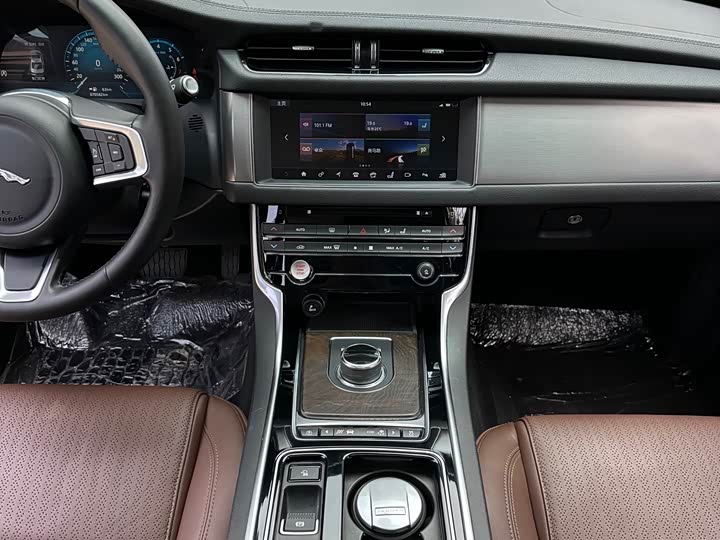 Jaguar XFL 2018 XFL 2.0 T 250 PS — фото 24