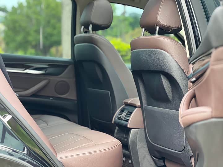BMW X5 2017 x Drive 28i — фото 18