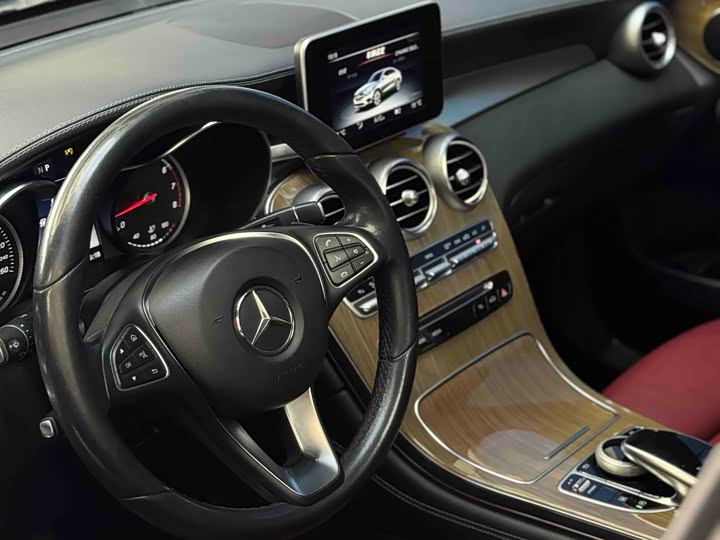 Mercedes-Benz GLC 2017 GLC 260 4 MATIC SUV — фото 7