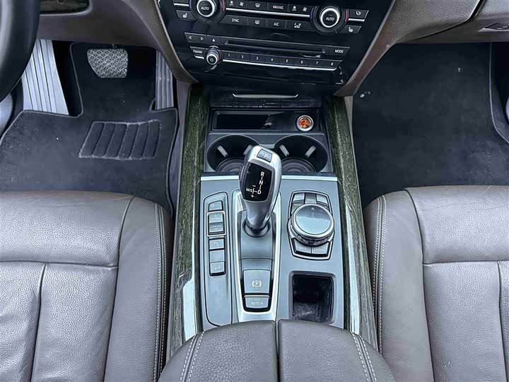 BMW X5 2014 x Drive 35i Leading — фото 14