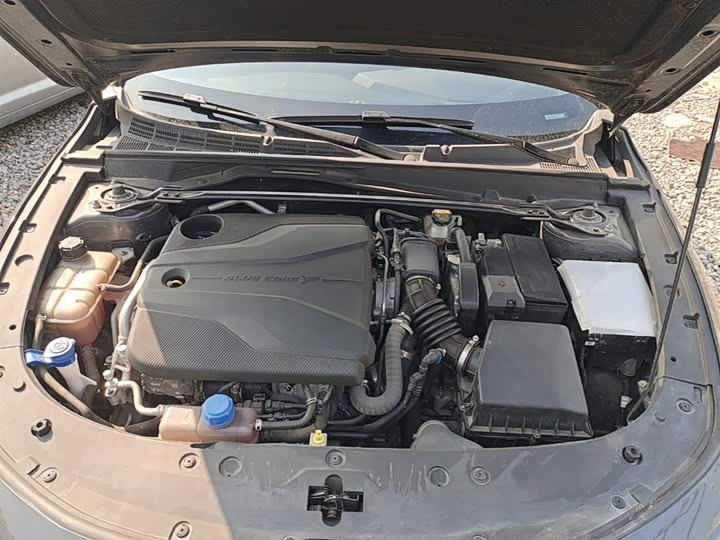 Changan UNI-V 2022 1.5 T Premium — фото 20