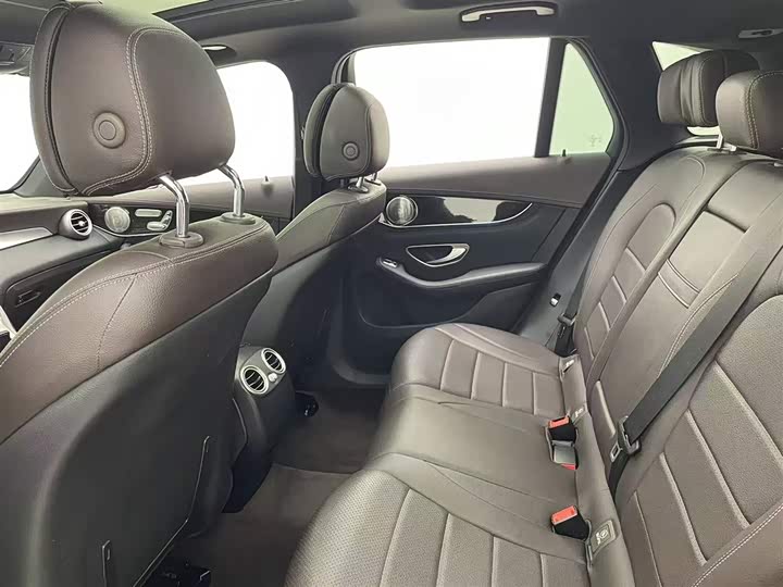 Mercedes-Benz GLC 2018 GLC 260 4 MATIC Luxury — фото 9