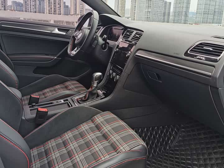 Volkswagen GTI 2019 2.0 TSI GTI V — фото 13