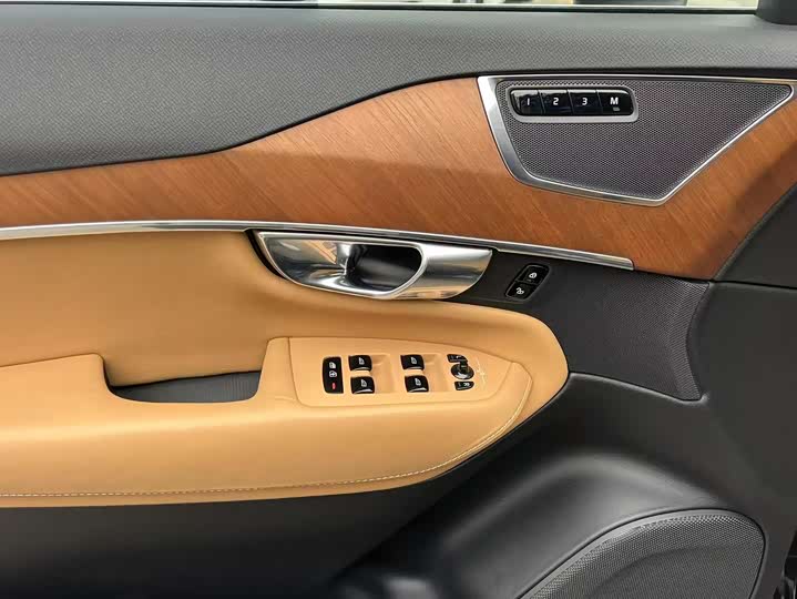 Volvo XC90 2017 T 6 5 — фото 11